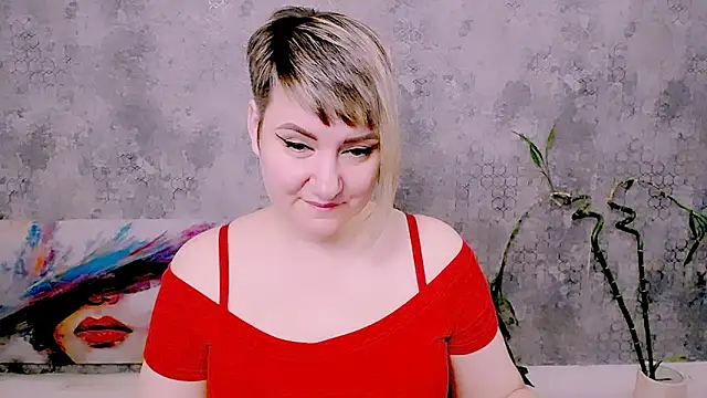 Snapshot of Djullia chatting on 05.16.26 Djullia online show from 05.16.26
