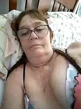 Snapshot of bellaau chatting on 01.15.25 bellaau online show from 01.15.25