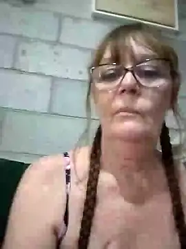 Snapshot of bellaau chatting on 01.18.25 bellaau online show from 01.18.25