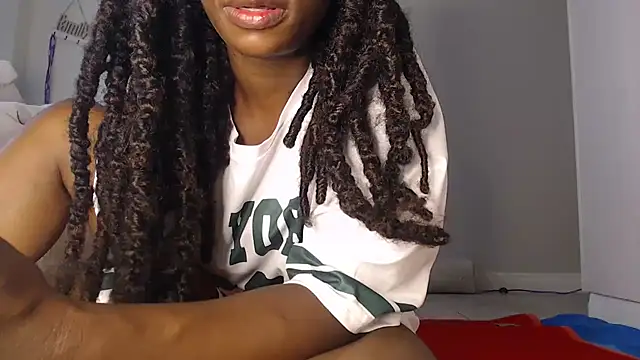 lolaslatary1 online show from 10.28.25