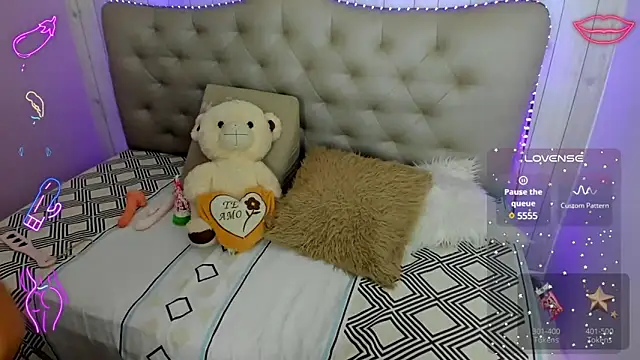 Snapshot of mila_katts chatting on 02.20.25 mila katts online show from 02.20.25
