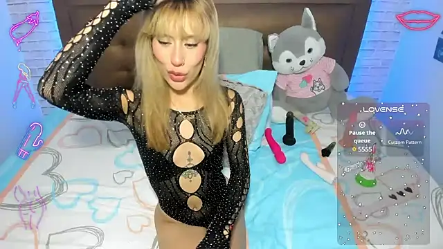 Snapshot of mila_katts chatting on 02.23.25 mila katts online show from 02.23.25