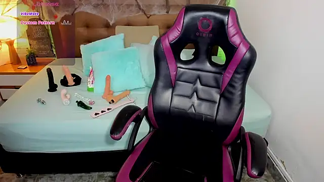 mila katts online show from 10.25.25