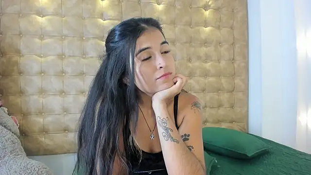 Snapshot of violet_giraldo chatting on 07.17.26 violet giraldo online show from 07.17.26