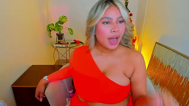 Snapshot of Carlota_peach chatting on 12.31.24 Carlota peach online show from 12.31.24