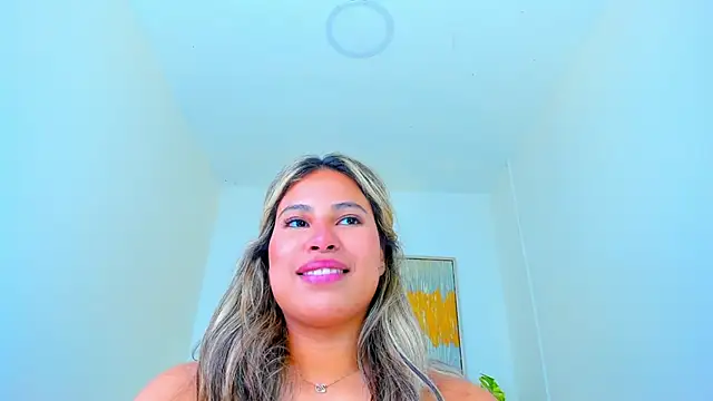 Snapshot of Carlota_peach chatting on 02.05.25 Carlota peach online show from 02.05.25