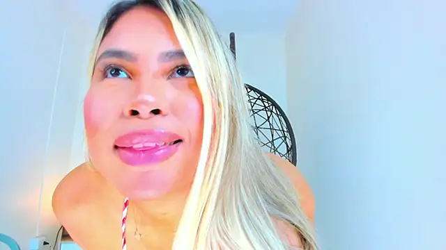 Snapshot of Carlota_peach chatting on 03.07.25 Carlota peach online show from 03.07.25