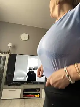Snapshot of sensualEmilia chatting on 05.08.26 sensualEmilia online show from 05.08.26