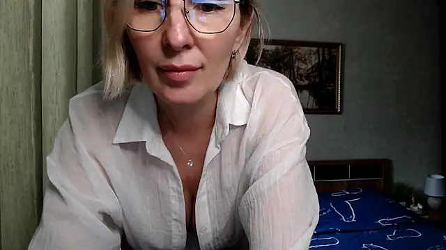 Snapshot of sensualEmilia chatting on 05.29.26 sensualEmilia online show from 05.29.26