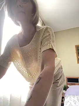 Snapshot of sensualEmilia chatting on 06.15.26 sensualEmilia online show from 06.15.26