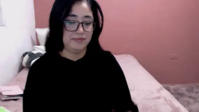 Snapshot of YummymeowW chatting on 01.16.25 YummymeowW online show from 01.16.25