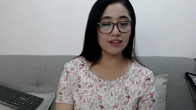 Snapshot of YummymeowW chatting on 01.24.25 YummymeowW online show from 01.24.25