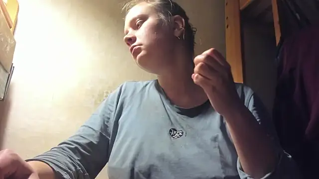 Snapshot of FrumCake chatting on 03.07.25 FrumCake online show from 03.07.25