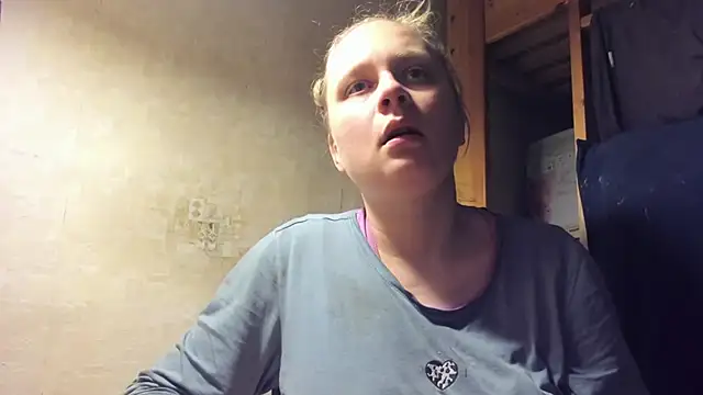 Snapshot of FrumCake chatting on 03.12.25 FrumCake online show from 03.12.25