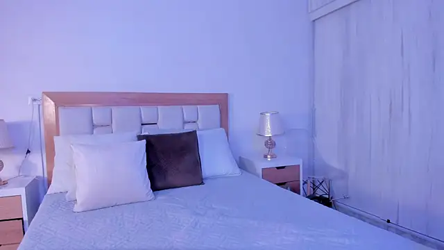 mia hank online show from 04.10.26