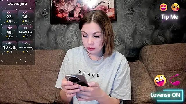 Snapshot of CassieMils chatting on 05.06.26 CassieMils online show from 05.06.26