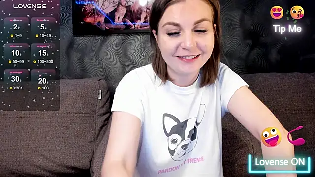 Snapshot of CassieMils chatting on 06.27.26 CassieMils online show from 06.27.26
