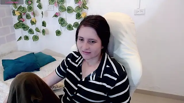 Snapshot of tania_sweet__ chatting on 03.25.26 tania sweet online show from 03.25.26