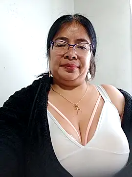 Snapshot of __valentina18 chatting on 02.20.25   valentina18 online show from 02.20.25