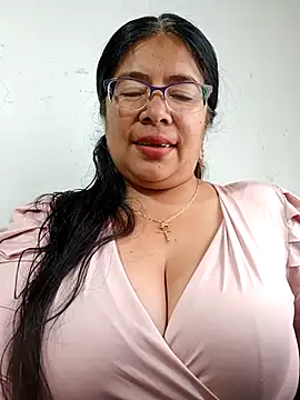 Snapshot of __valentina18 chatting on 02.23.25   valentina18 online show from 02.23.25