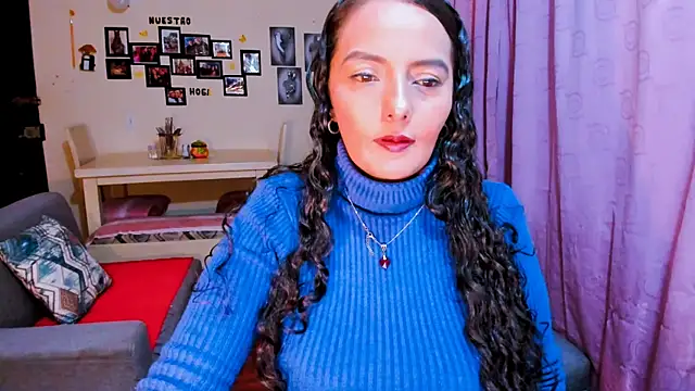Snapshot of emma_luxy chatting on 03.31.26 emma luxy online show from 03.31.26