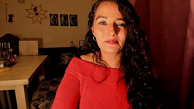 Snapshot of emma_luxy chatting on 04.18.26 emma luxy online show from 04.18.26