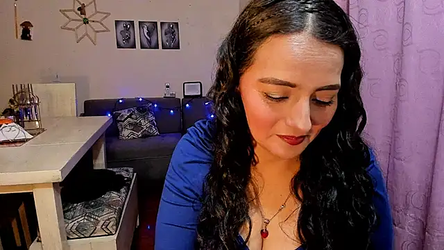 Snapshot of emma_luxy chatting on 04.23.26 emma luxy online show from 04.23.26