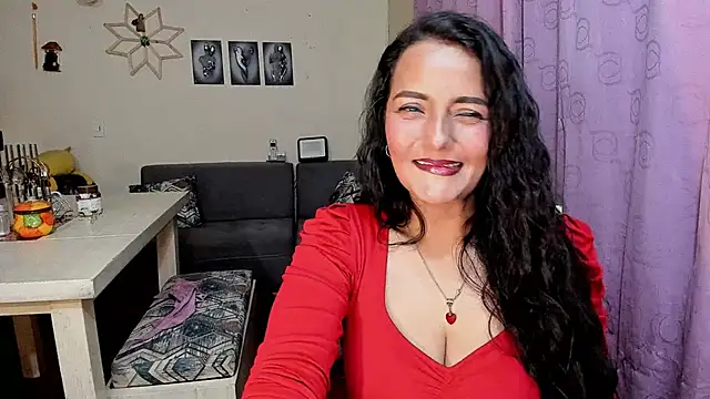 Snapshot of emma_luxy chatting on 04.30.26 emma luxy online show from 04.30.26