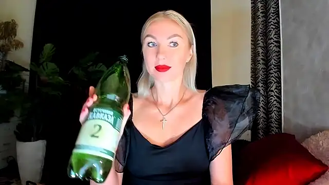 Snapshot of _SABOTAGE_ chatting on 09.14.25  SABOTAGE  online show from 09.14.25