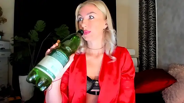 Snapshot of _SABOTAGE_ chatting on 09.21.25  SABOTAGE  online show from 09.21.25