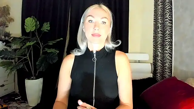 Snapshot of _SABOTAGE_ chatting on 10.04.25  SABOTAGE  online show from 10.04.25