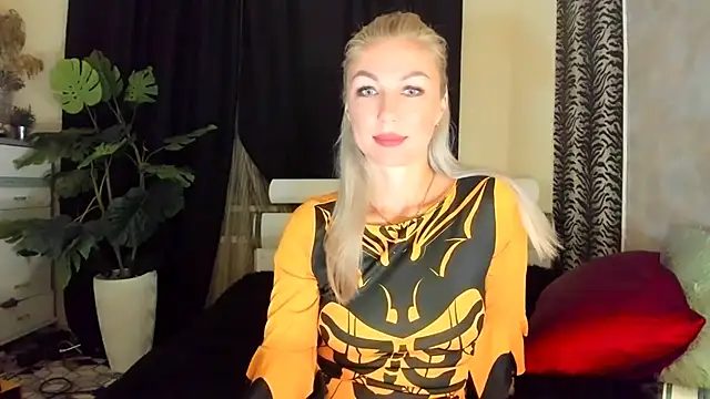 Snapshot of _SABOTAGE_ chatting on 10.10.25  SABOTAGE  online show from 10.10.25