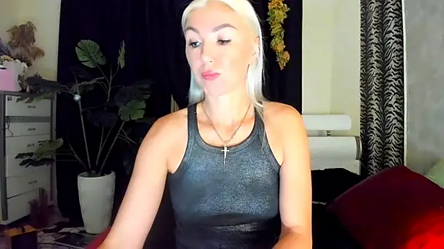 Snapshot of _SABOTAGE_ chatting on 10.20.25  SABOTAGE  online show from 10.20.25