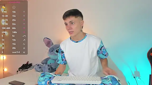 Snapshot of DustinLevine chatting on 01.16.25 DustinLevine online show from 01.16.25