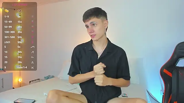 Snapshot of DustinLevine chatting on 01.27.25 DustinLevine online show from 01.27.25