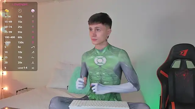 Snapshot of DustinLevine chatting on 02.04.25 DustinLevine online show from 02.04.25