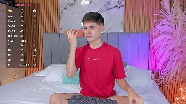 Snapshot of DustinLevine chatting on 02.12.26 DustinLevine online show from 02.12.26