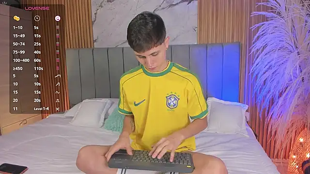 Snapshot of DustinLevine chatting on 02.16.26 DustinLevine online show from 02.16.26