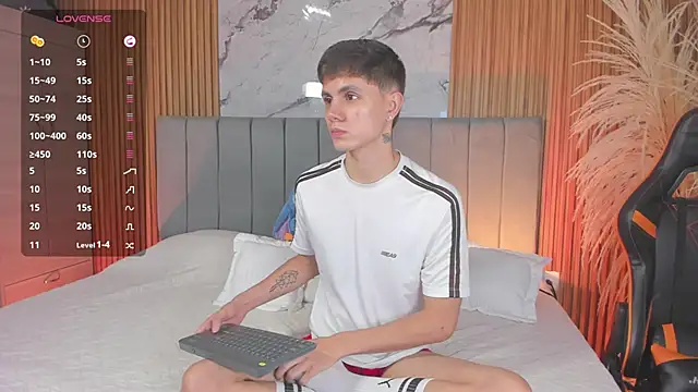 Snapshot of DustinLevine chatting on 02.20.26 DustinLevine online show from 02.20.26