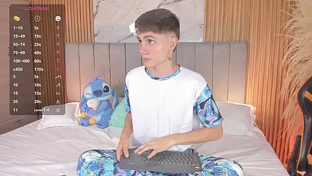 Snapshot of DustinLevine chatting on 02.28.26 DustinLevine online show from 02.28.26