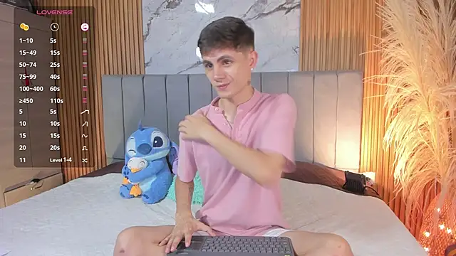 Snapshot of DustinLevine chatting on 03.05.26 DustinLevine online show from 03.05.26