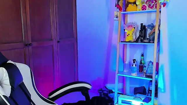 Snapshot of eymy-hadid chatting on 10.14.25 eymy-hadid online show from 10.14.25