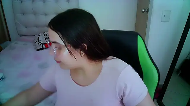 Snapshot of _alicia_z chatting on 12.03.24 alicia z online show from 12.03.24