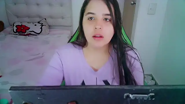 Snapshot of _alicia_z chatting on 12.13.24 alicia z online show from 12.13.24