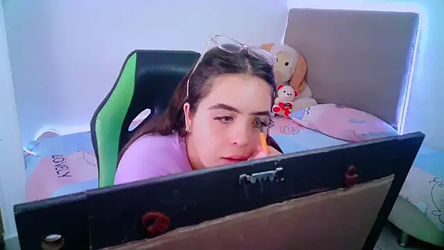 Snapshot of _alicia_z chatting on 01.28.25 alicia z online show from 01.28.25