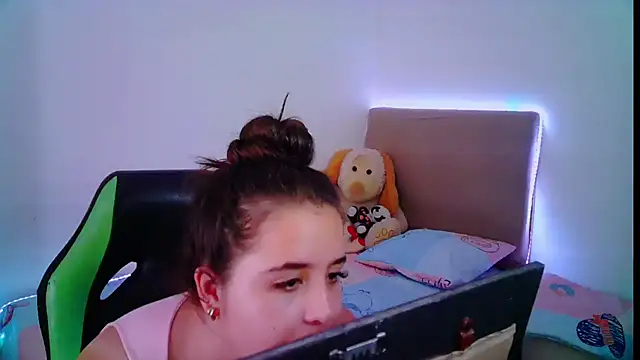 Snapshot of _alicia_z chatting on 02.01.25 alicia z online show from 02.01.25