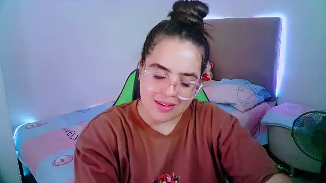 Snapshot of _alicia_z chatting on 02.02.25 alicia z online show from 02.02.25