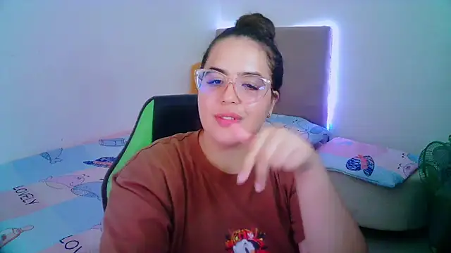 Snapshot of _alicia_z chatting on 02.03.25 alicia z online show from 02.03.25