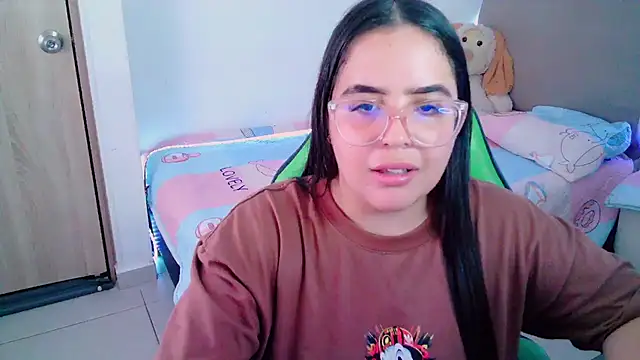 Snapshot of _alicia_z chatting on 02.05.25 alicia z online show from 02.05.25