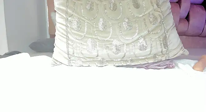 Snapshot of whiite_snow chatting on 12.21.24 whiite snow online show from 12.21.24